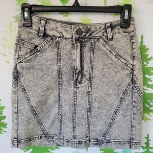 Sneek Peek lightweight Skirt.